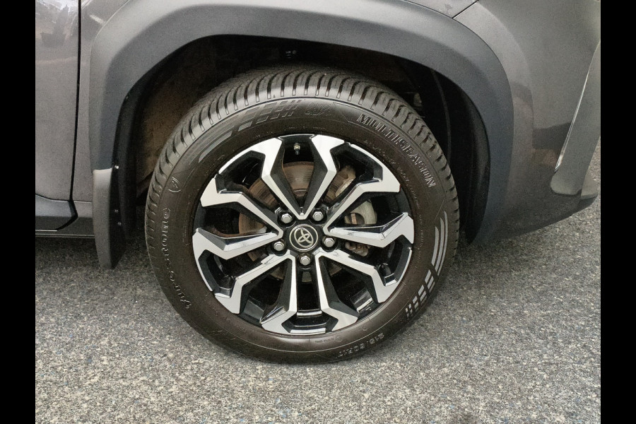 Toyota Yaris Cross 1.5 Hybrid 115 First Edition Rijklaar + Fabrieksgarantie Henk Jongen Auto's in Helmond,  al 50 jaar service zoals 't hoort!