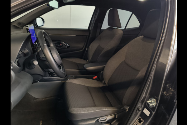 Toyota Yaris Cross 1.5 Hybrid 115 First Edition Rijklaar + Fabrieksgarantie Henk Jongen Auto's in Helmond,  al 50 jaar service zoals 't hoort!