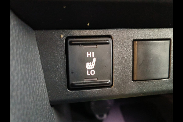 Toyota Yaris Cross 1.5 Hybrid 115 First Edition Rijklaar + Fabrieksgarantie Henk Jongen Auto's in Helmond,  al 50 jaar service zoals 't hoort!