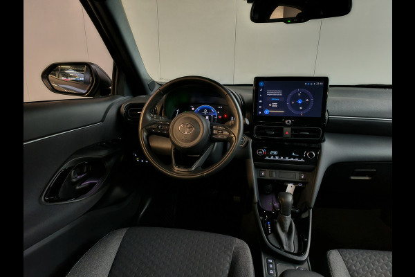 Toyota Yaris Cross 1.5 Hybrid 115 First Edition Rijklaar + Fabrieksgarantie Henk Jongen Auto's in Helmond,  al 50 jaar service zoals 't hoort!