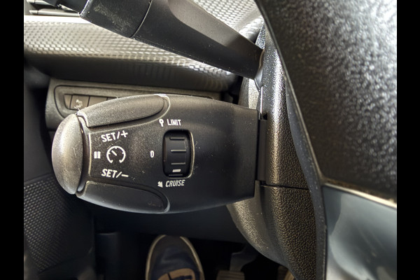 Peugeot 2008 1.2 PureTech Allure | Navi | Cruise