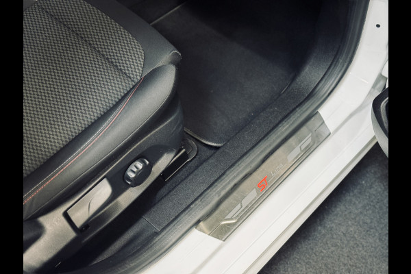 Ford Fiesta 1.0 EcoBoost ST-Line | Panorama | WinterPack | NAP