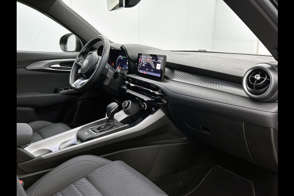 Alfa Romeo Tonale 1.5T 131PK Automaat Sprint / Pdc.V+A / Stoel+Stuur verwarming / Navigatie / Lmv / Adaptive Cruise / Carplay / Apk 10-2027