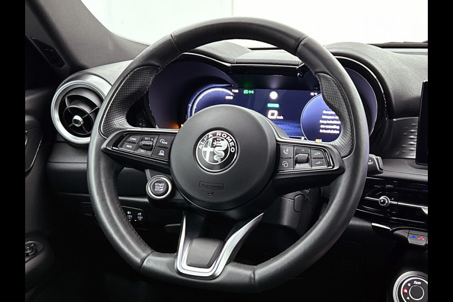 Alfa Romeo Tonale 1.5T 131PK Automaat Sprint / Pdc.V+A / Stoel+Stuur verwarming / Navigatie / Lmv / Adaptive Cruise / Carplay / Apk 10-2027