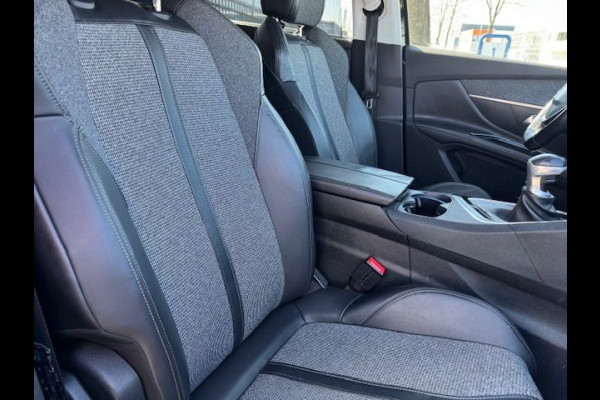 Peugeot 5008 1.2 PureTech Allure 7 Persoons Airco/ECC,Cruisecontrol,Navigatie,Half Leder