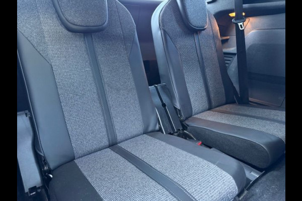 Peugeot 5008 1.2 PureTech Allure 7 Persoons Airco/ECC,Cruisecontrol,Navigatie,Half Leder