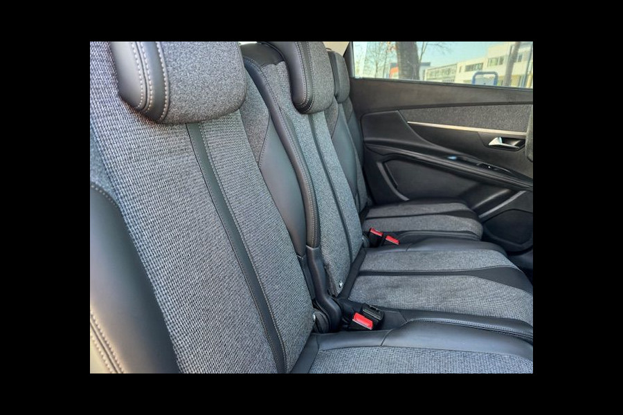 Peugeot 5008 1.2 PureTech Allure 7 Persoons Airco/ECC,Cruisecontrol,Navigatie,Half Leder