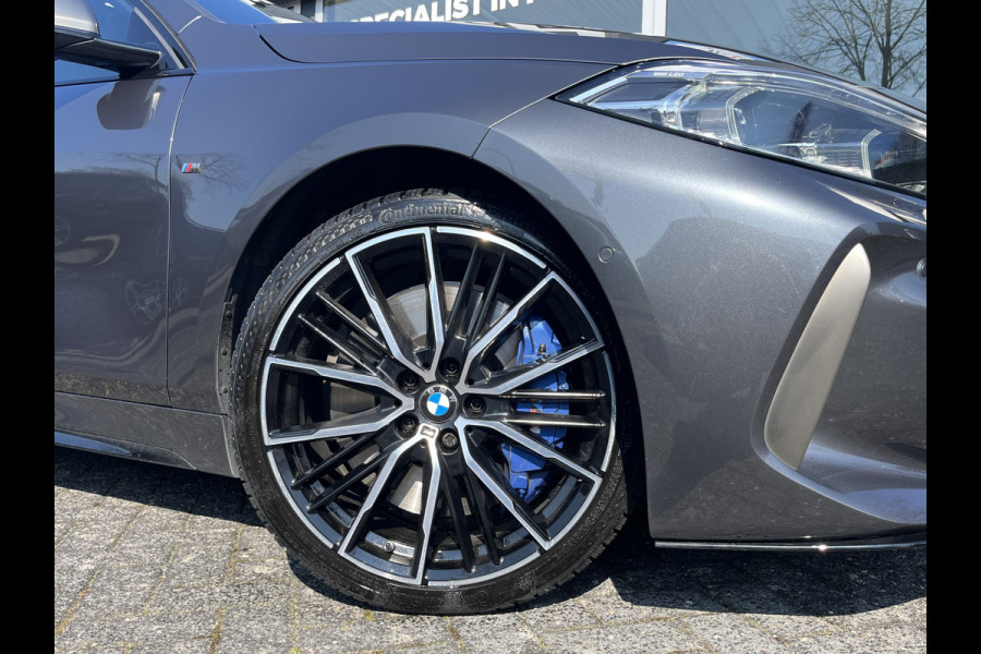 BMW 1-serie M135i xDrive High Executive M Sport 306pk Automaat | Panodak | Elektr. achterklep | arking Pakket | Spiegel Pakket | Draadloze telefoonlader | etc. etc.