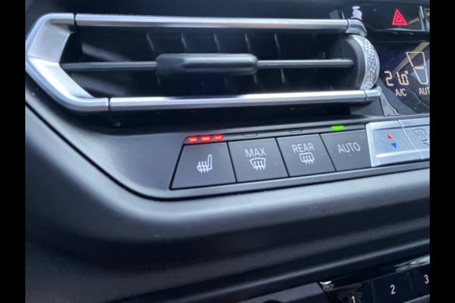 BMW 1-serie M135i xDrive High Executive M Sport 306pk Automaat | Panodak | Elektr. achterklep | arking Pakket | Spiegel Pakket | Draadloze telefoonlader | etc. etc.