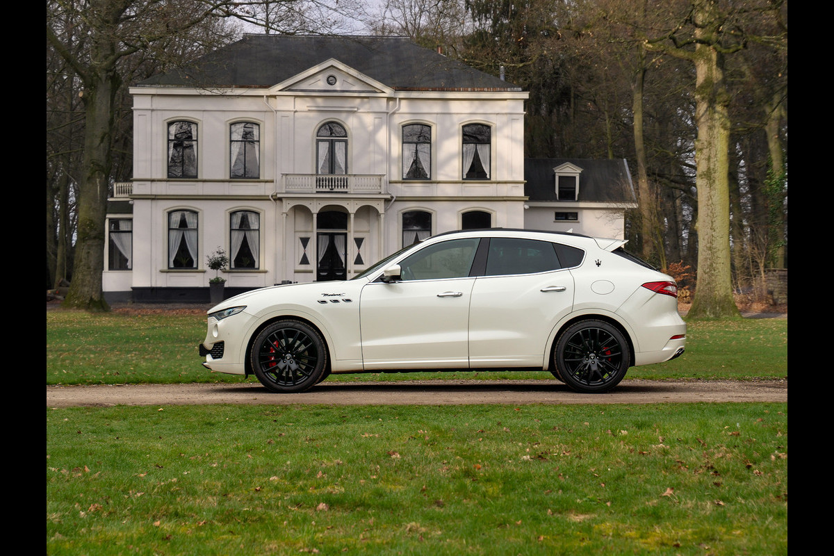 Maserati Levante 3.0 V6 Modena S AWD | Pano-dak | Harman/Kardon | Luchtvering | Carbon interieur