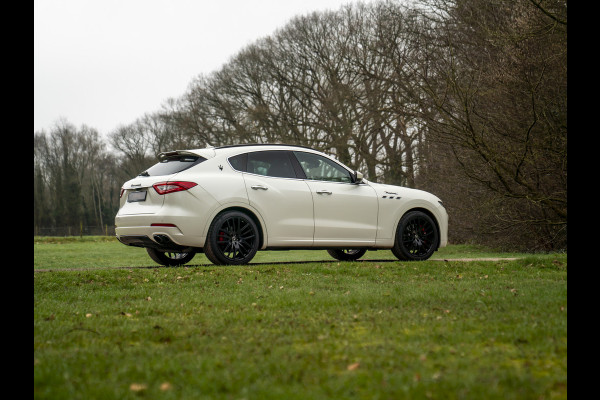 Maserati Levante 3.0 V6 Modena S AWD | Pano-dak | Harman/Kardon | Luchtvering | Carbon interieur
