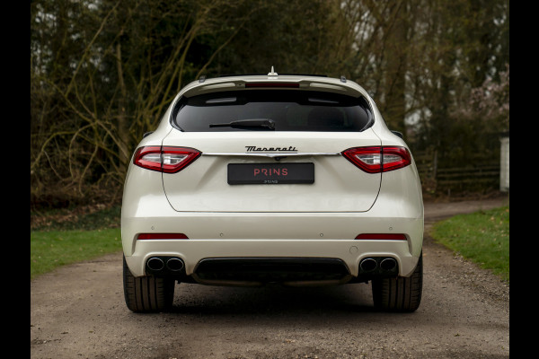Maserati Levante 3.0 V6 Modena S AWD | Pano-dak | Harman/Kardon | Luchtvering | Carbon interieur