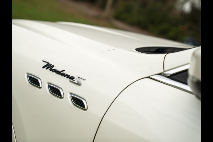 Maserati Levante 3.0 V6 Modena S AWD | Pano-dak | Harman/Kardon | Luchtvering | Carbon interieur