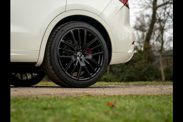 Maserati Levante 3.0 V6 Modena S AWD | Pano-dak | Harman/Kardon | Luchtvering | Carbon interieur