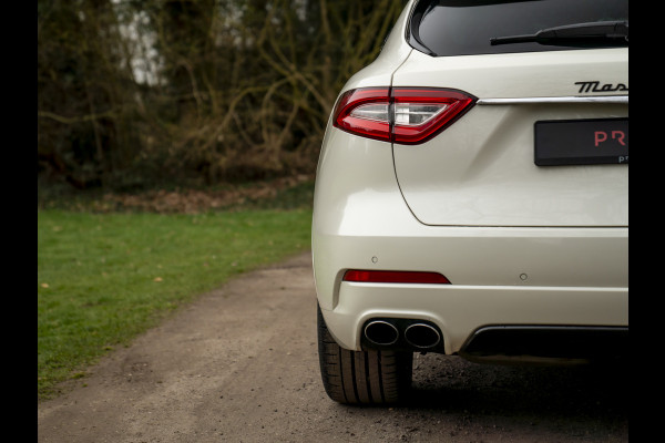 Maserati Levante 3.0 V6 Modena S AWD | Pano-dak | Harman/Kardon | Luchtvering | Carbon interieur
