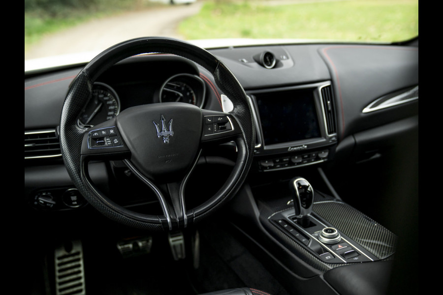 Maserati Levante 3.0 V6 Modena S AWD | Pano-dak | Harman/Kardon | Luchtvering | Carbon interieur