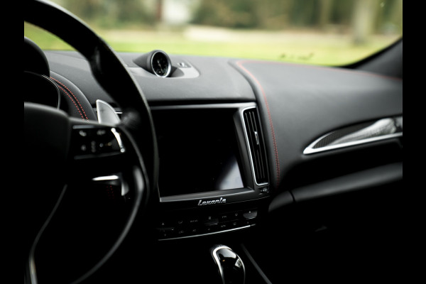 Maserati Levante 3.0 V6 Modena S AWD | Pano-dak | Harman/Kardon | Luchtvering | Carbon interieur