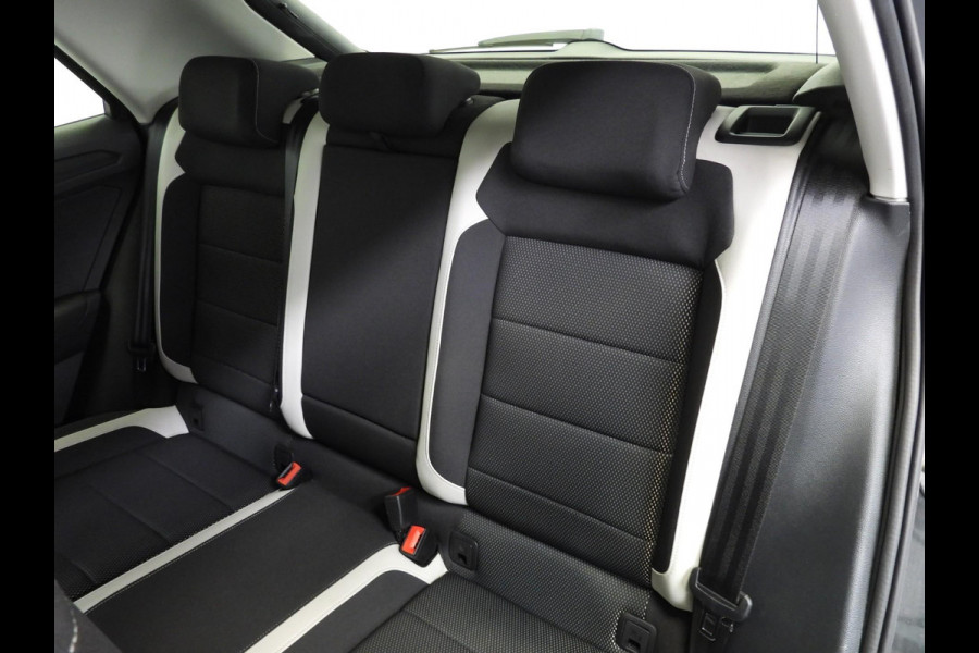 Volkswagen T-Roc 1.5 TSI Sport NAVI/CAMERA/VIRTUAL/LED/TREKH./17"LMV!