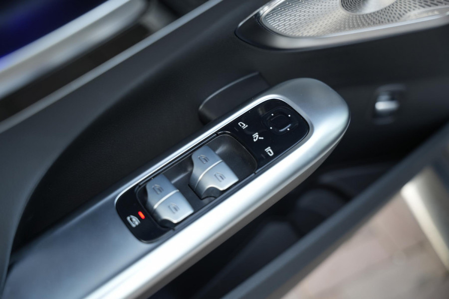 Mercedes-Benz C-Klasse 180 Business Solution AMG Burmester Stuurverw. Adapt. Cruise LED Leer Alcantara AMG