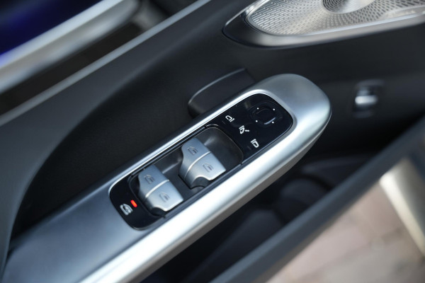 Mercedes-Benz C-Klasse 180 Business Solution AMG Burmester Stuurverw. Adapt. Cruise LED Leer Alcantara AMG