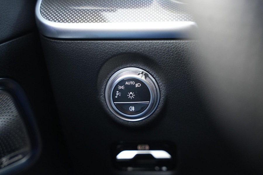 Mercedes-Benz C-Klasse 180 Business Solution AMG Burmester Stuurverw. Adapt. Cruise LED Leer Alcantara AMG