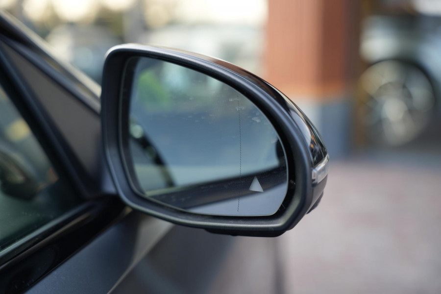 Mercedes-Benz C-Klasse 180 Business Solution AMG Burmester Stuurverw. Adapt. Cruise LED Leer Alcantara AMG