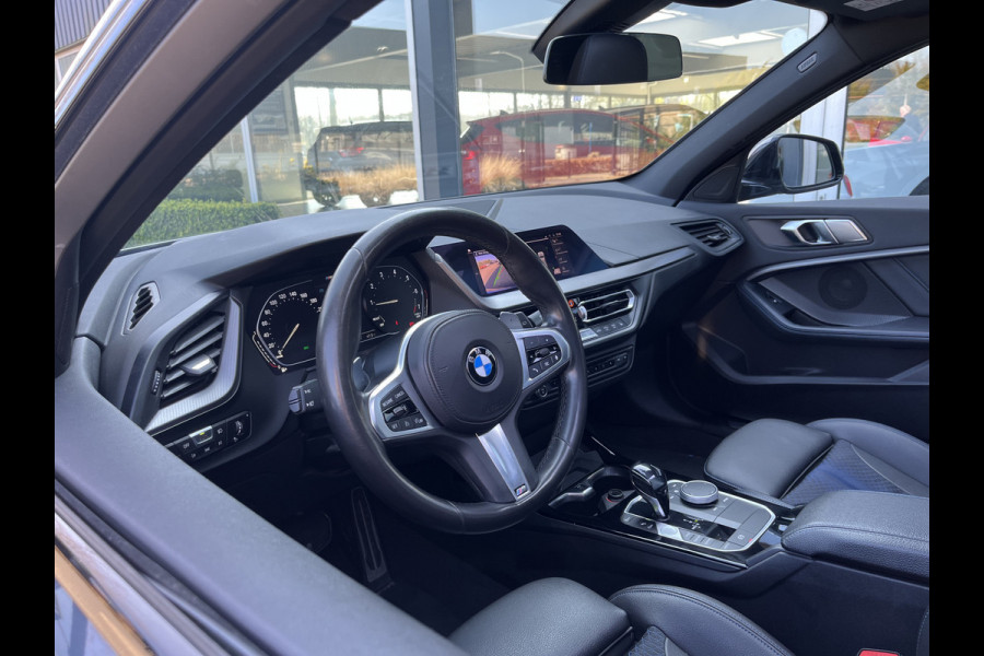 BMW 1-serie M135i xDrive High Executive M Sport 306pk Automaat | Panodak | Elektr. achterklep | arking Pakket | Spiegel Pakket | Draadloze telefoonlader | etc. etc.