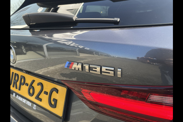 BMW 1-serie M135i xDrive High Executive M Sport 306pk Automaat | Panodak | Elektr. achterklep | arking Pakket | Spiegel Pakket | Draadloze telefoonlader | etc. etc.