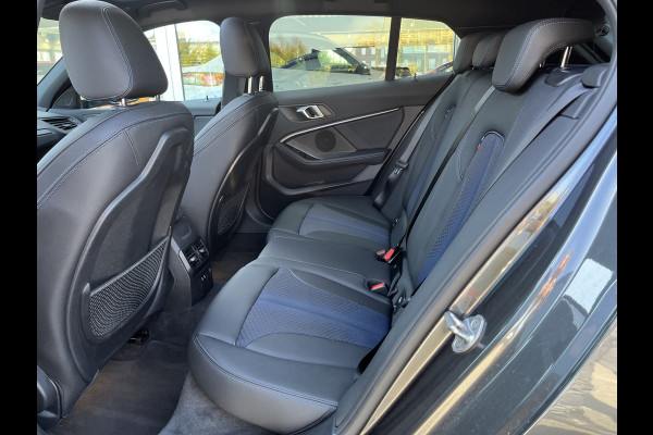 BMW 1-serie M135i xDrive High Executive M Sport 306pk Automaat | Panodak | Elektr. achterklep | arking Pakket | Spiegel Pakket | Draadloze telefoonlader | etc. etc.
