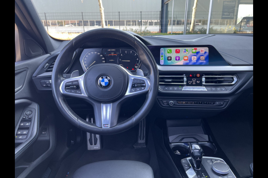 BMW 1-serie M135i xDrive High Executive M Sport 306pk Automaat | Panodak | Elektr. achterklep | arking Pakket | Spiegel Pakket | Draadloze telefoonlader | etc. etc.