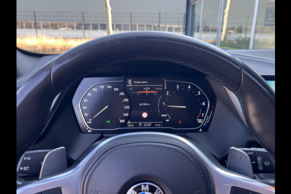 BMW 1-serie M135i xDrive High Executive M Sport 306pk Automaat | Panodak | Elektr. achterklep | arking Pakket | Spiegel Pakket | Draadloze telefoonlader | etc. etc.