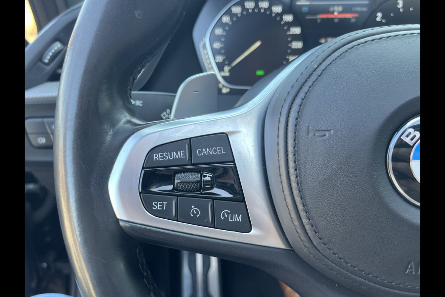 BMW 1-serie M135i xDrive High Executive M Sport 306pk Automaat | Panodak | Elektr. achterklep | arking Pakket | Spiegel Pakket | Draadloze telefoonlader | etc. etc.