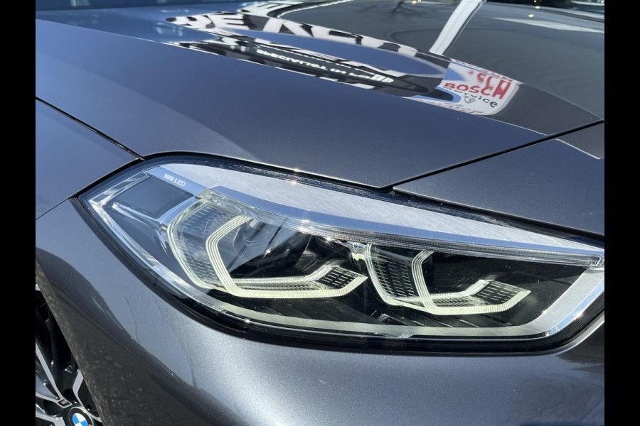 BMW 1-serie M135i xDrive High Executive M Sport 306pk Automaat | Panodak | Elektr. achterklep | arking Pakket | Spiegel Pakket | Draadloze telefoonlader | etc. etc.