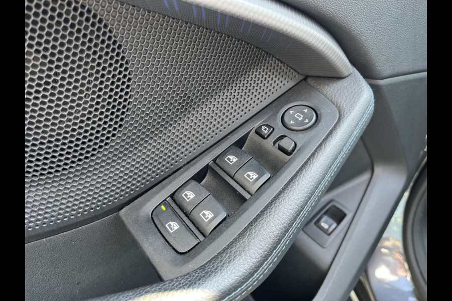 BMW 1-serie M135i xDrive High Executive M Sport 306pk Automaat | Panodak | Elektr. achterklep | arking Pakket | Spiegel Pakket | Draadloze telefoonlader | etc. etc.