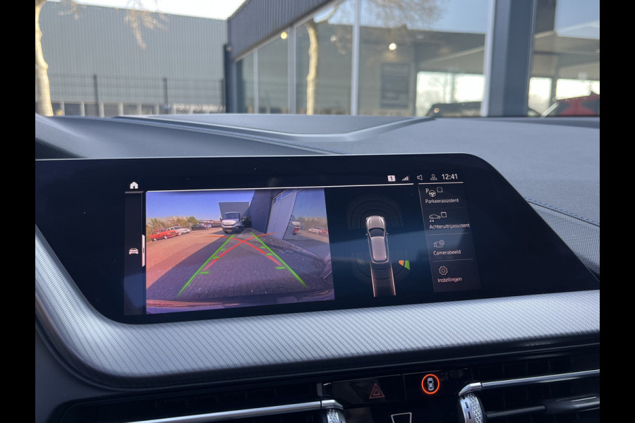 BMW 1-serie M135i xDrive High Executive M Sport 306pk Automaat | Panodak | Elektr. achterklep | arking Pakket | Spiegel Pakket | Draadloze telefoonlader | etc. etc.