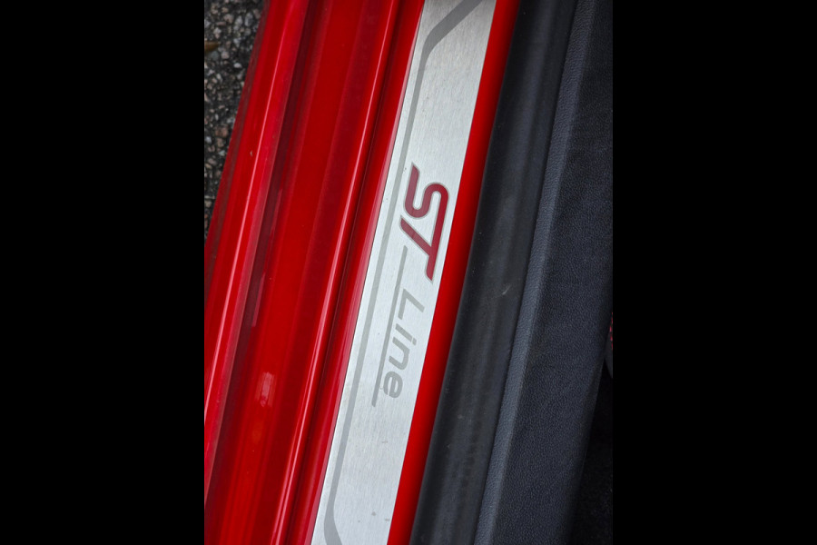 Ford Focus 1.5 EcoBoost ST Line Business Schuifdak - HUD - B&O - Half Leer + elektrisch - Adaptive cruise - LED - Lane centering