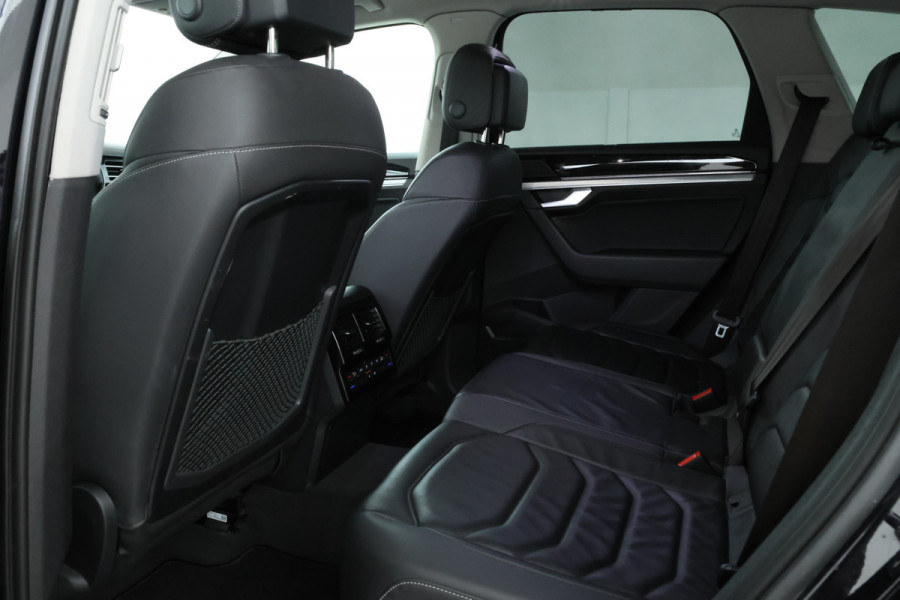 Volkswagen Touareg 3.0 TSi eHybrid 4MOTION FULL BLACK! Navi, leer,