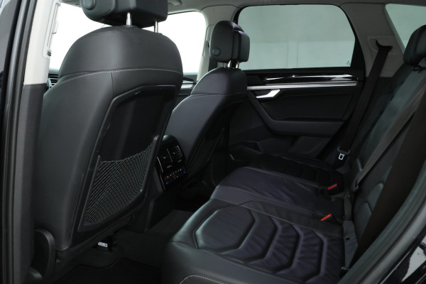 Volkswagen Touareg 3.0 TSi eHybrid 4MOTION FULL BLACK! Navi, leer,
