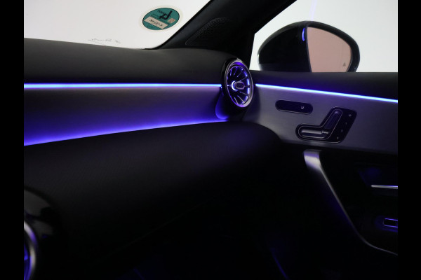 Mercedes-Benz A-Klasse 250e AMG SPORT + PANORAMA | MEMORY | TREKHAAK | SFEERVERLICHTING | CAMERA | STOELVERWARMING