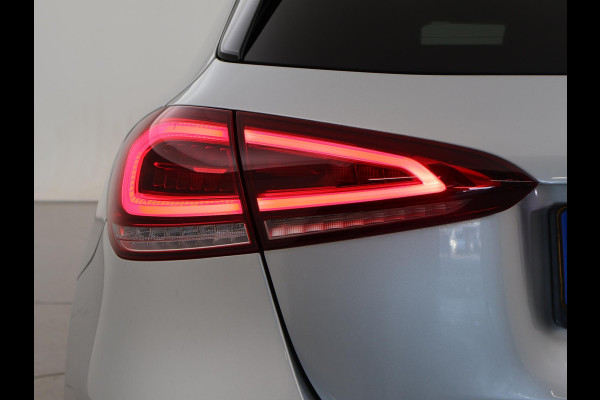 Mercedes-Benz A-Klasse 250e AMG SPORT + PANORAMA | MEMORY | TREKHAAK | SFEERVERLICHTING | CAMERA | STOELVERWARMING