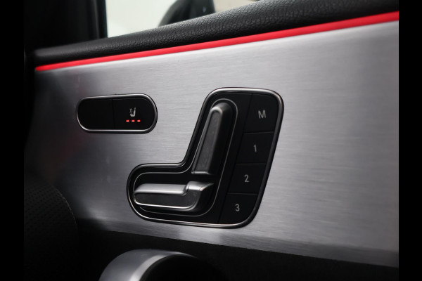 Mercedes-Benz A-Klasse 250e AMG SPORT + PANORAMA | MEMORY | TREKHAAK | SFEERVERLICHTING | CAMERA | STOELVERWARMING