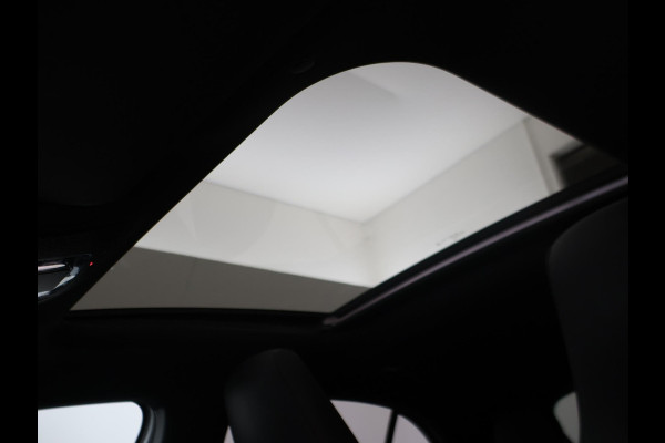 Mercedes-Benz A-Klasse 250e AMG SPORT + PANORAMA | MEMORY | TREKHAAK | SFEERVERLICHTING | CAMERA | STOELVERWARMING
