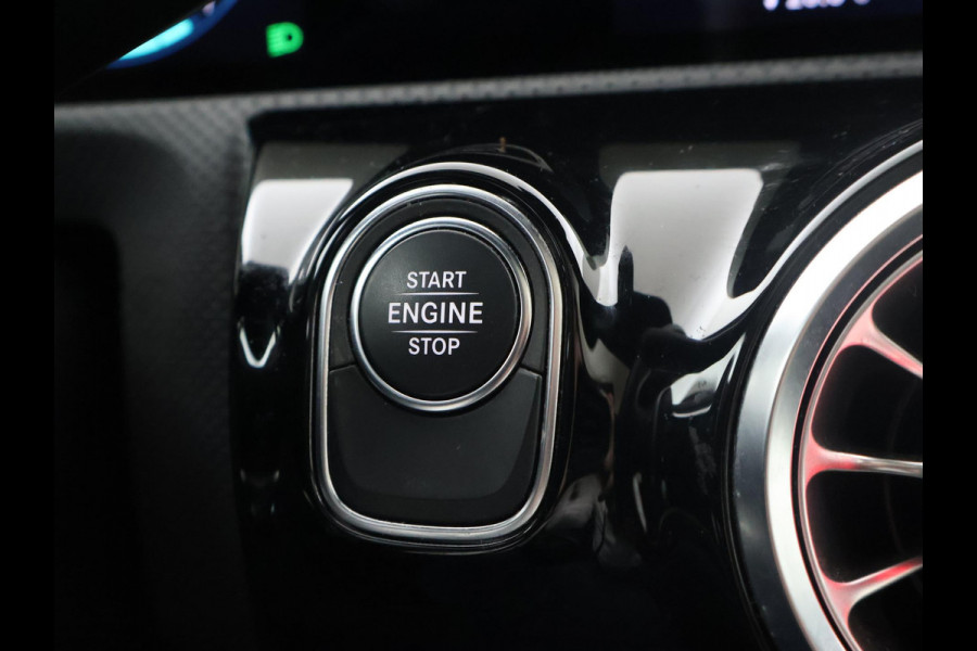 Mercedes-Benz A-Klasse 250e AMG SPORT + PANORAMA | MEMORY | TREKHAAK | SFEERVERLICHTING | CAMERA | STOELVERWARMING