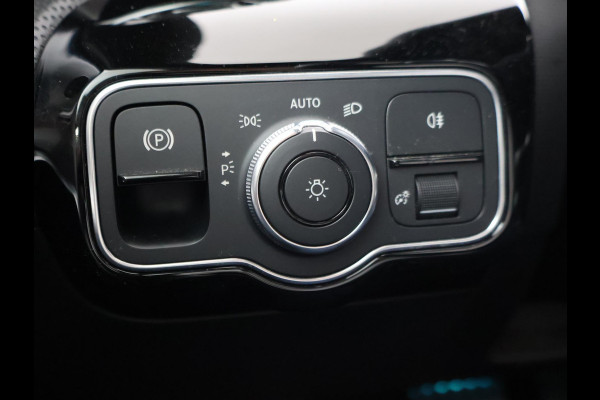 Mercedes-Benz A-Klasse 250e AMG SPORT + PANORAMA | MEMORY | TREKHAAK | SFEERVERLICHTING | CAMERA | STOELVERWARMING