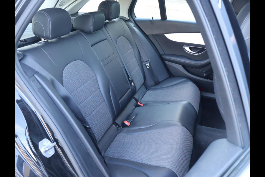 Mercedes-Benz C-Klasse Estate 180 AUT. PREMIUM PLUS + BREEDBEELD CARPLAY | PANO | SFEERVERLICHTING | TREKHAAK