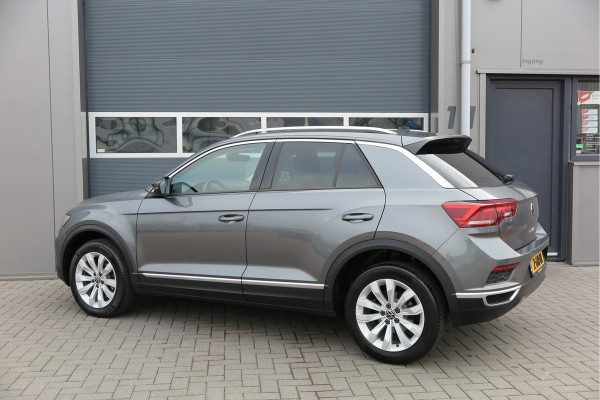 Volkswagen T-Roc 1.5 TSI 150pk Sport, Led , Adaptive cruise, Keyless , Virtual cockpit, Lane assist, Side assist, Stoelverwarming, PDC , Achteruitrijcamera, Buitenspiegels inklapbaar, Carplay , DAB+ etc.