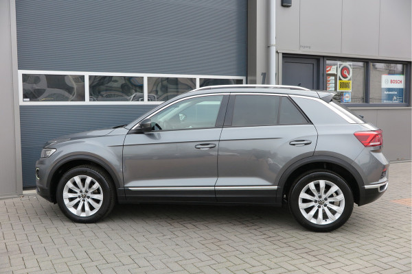 Volkswagen T-Roc 1.5 TSI 150pk Sport, Led , Adaptive cruise, Keyless , Virtual cockpit, Lane assist, Side assist, Stoelverwarming, PDC , Achteruitrijcamera, Buitenspiegels inklapbaar, Carplay , DAB+ etc.