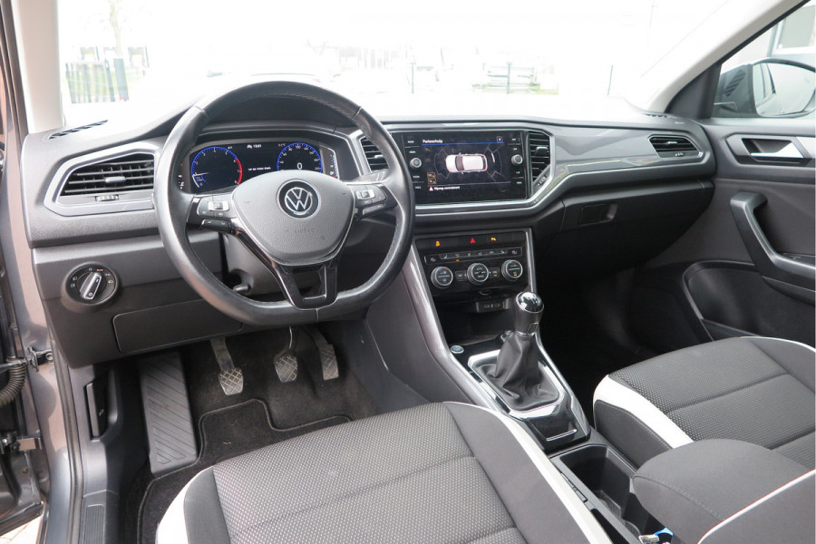 Volkswagen T-Roc 1.5 TSI 150pk Sport, Led , Adaptive cruise, Keyless , Virtual cockpit, Lane assist, Side assist, Stoelverwarming, PDC , Achteruitrijcamera, Buitenspiegels inklapbaar, Carplay , DAB+ etc.
