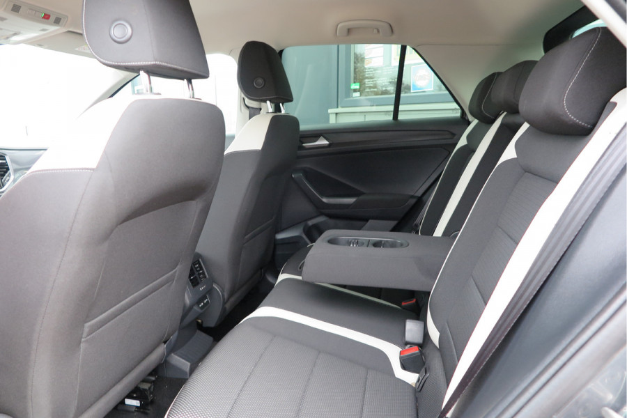Volkswagen T-Roc 1.5 TSI 150pk Sport, Led , Adaptive cruise, Keyless , Virtual cockpit, Lane assist, Side assist, Stoelverwarming, PDC , Achteruitrijcamera, Buitenspiegels inklapbaar, Carplay , DAB+ etc.