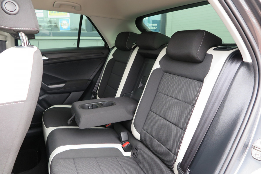 Volkswagen T-Roc 1.5 TSI 150pk Sport, Led , Adaptive cruise, Keyless , Virtual cockpit, Lane assist, Side assist, Stoelverwarming, PDC , Achteruitrijcamera, Buitenspiegels inklapbaar, Carplay , DAB+ etc.